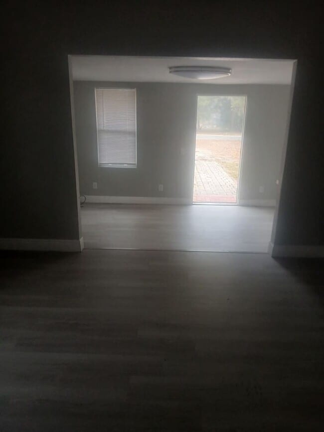 Building Photo - Cozy 1BR Home with Spacious Front Patio, Ample Parking, and Private Backyard in Zephyrhills!