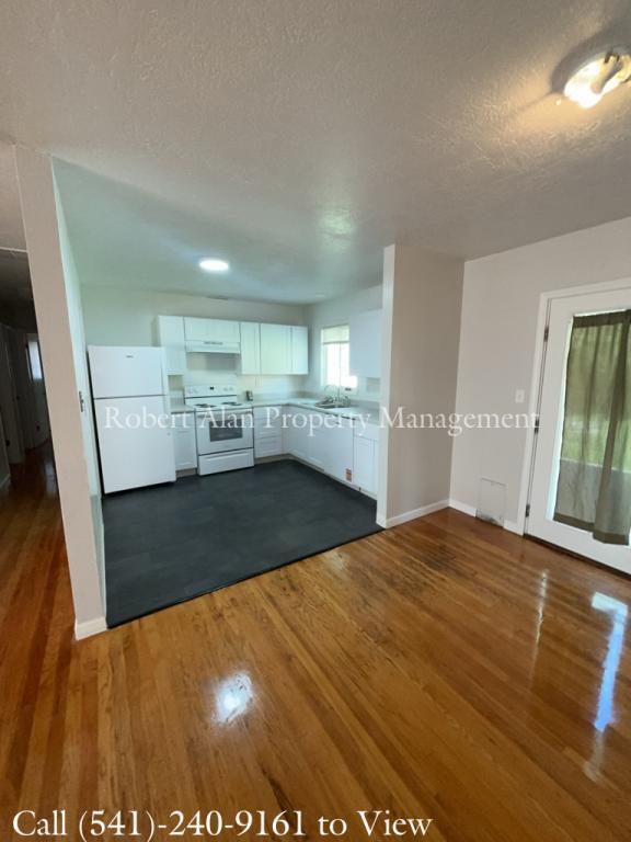Building Photo - 724 SW 37th St