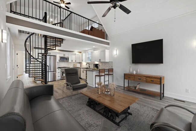 Building Photo - Charming Renovated 1900s Home with Modern Flair – Nashville, TN 37210 FOR LEASE