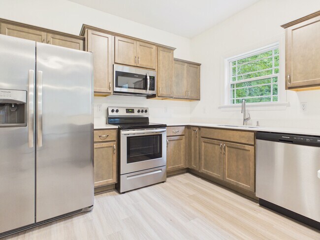 Building Photo - 602 Princess Anne Cir