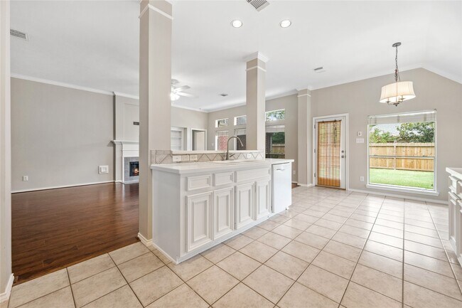 Building Photo - 8415 Trophy Pl Dr