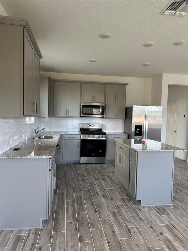 Building Photo - 253 Redonda Dr