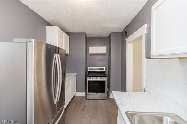 Building Photo - 1519 Ridgewood Ave