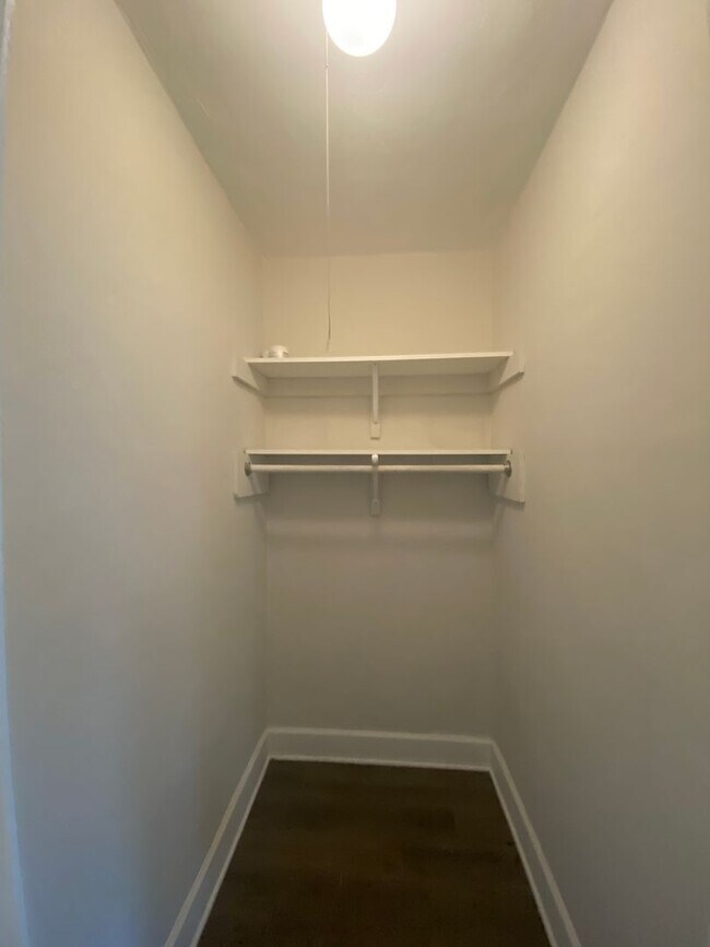 Building Photo - Renovated Studio Apt in Dogtown!