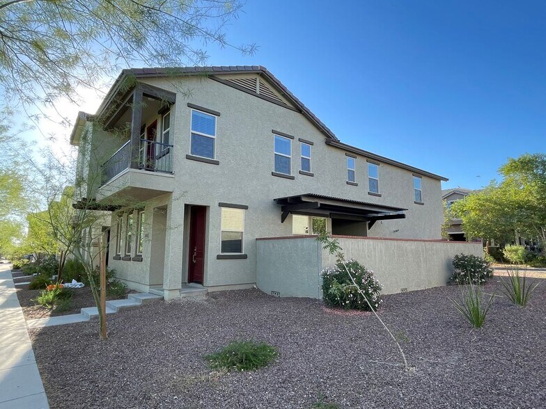 Building Photo - 20880 W Thomas Rd