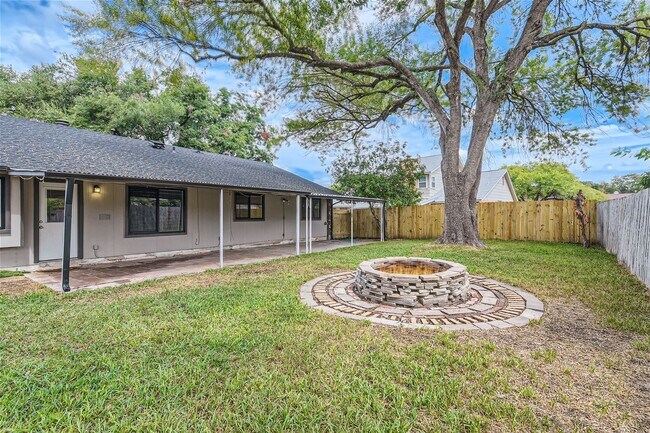 Building Photo - Stunning 4 bedroom for rent, mature trees,...