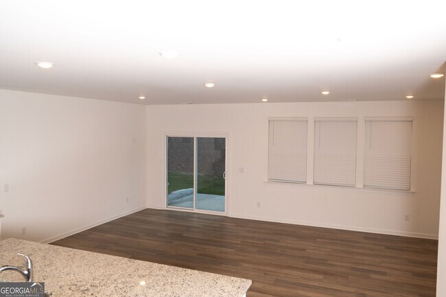 Building Photo - 168 Vision St