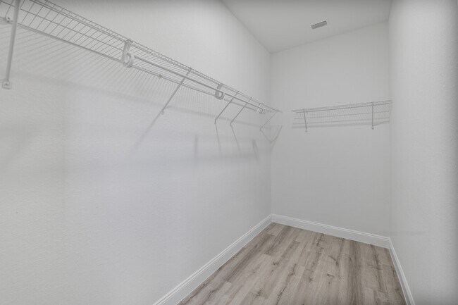 Building Photo - 556 Sherwood Ave S