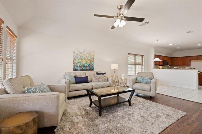 Building Photo - 115 Bird Creek Dr