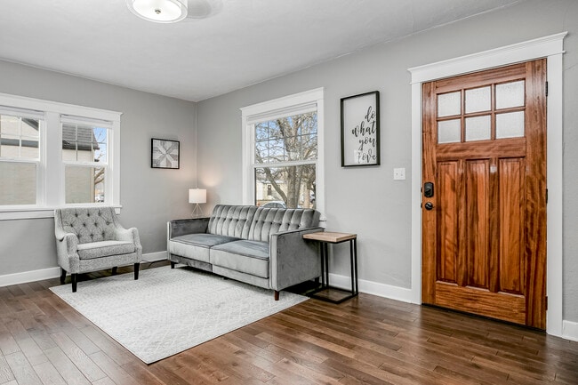 Building Photo - 2117 W Jefferson St