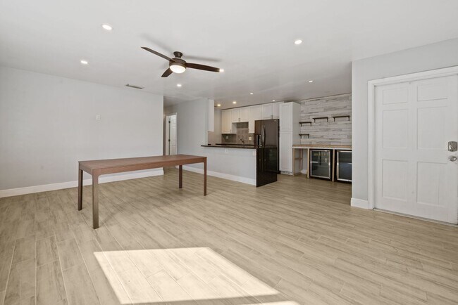 Building Photo - Charming 3-Bed, 2-Bath Home in Prime Fort Lauderdale!