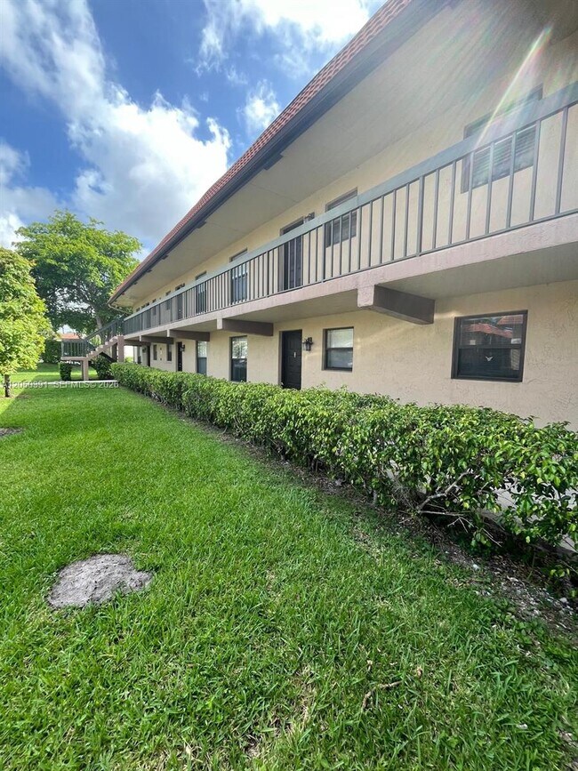 Building Photo - 21906 Lake Forest Cir