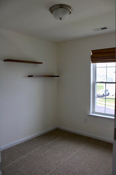 Building Photo - 3764 Castle Dr