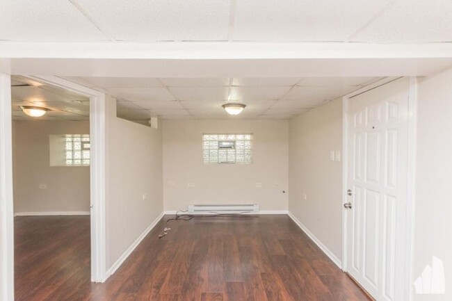 Building Photo - 1 bedroom in Chicago IL 60618
