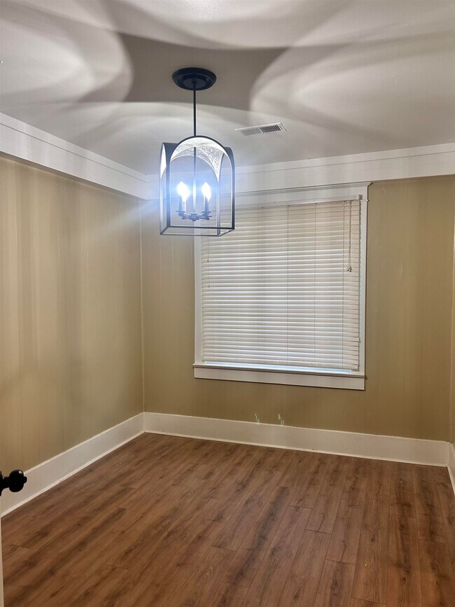 Building Photo - 1804 Foster Ave