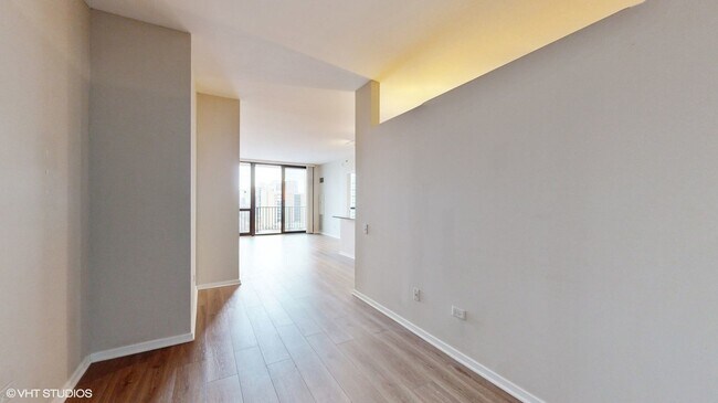 Building Photo - 210 S Desplaines St