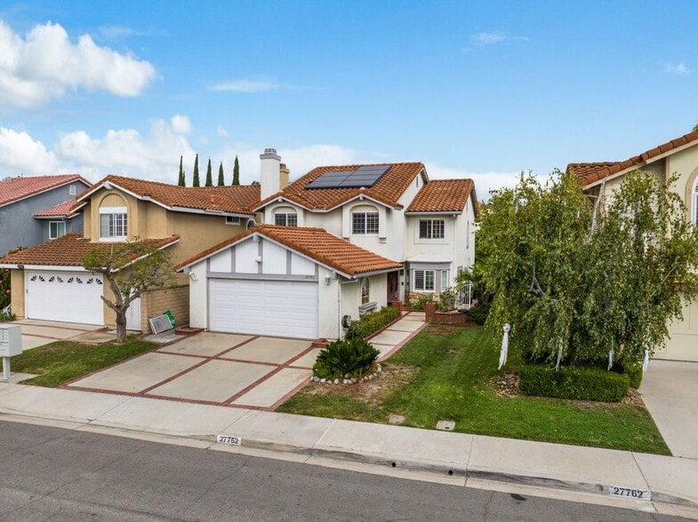 Primary Photo - 27752 Agate Canyon Dr