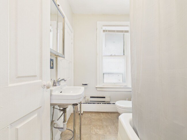 Building Photo - 1528 Green St