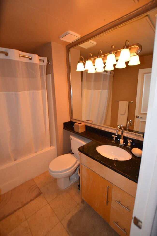 Building Photo - Meridian TOP FLOOR Furnished 1 bed | 1 bath condo with Strip and High Roller view.