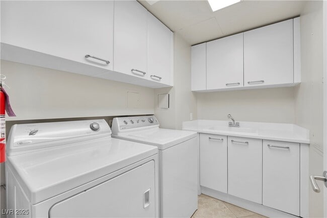 Building Photo - 2777 Paradise Rd