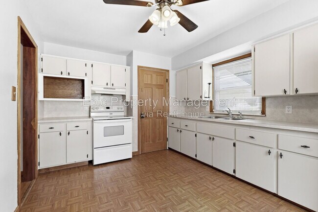 Building Photo - 2119 Moran Ave