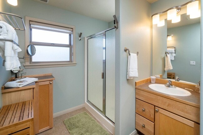 Building Photo - Beautiful Home in the Country with Views, ...