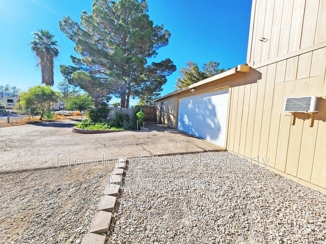 Building Photo - 5391 Money St