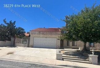 Building Photo - 38229 6th Pl W