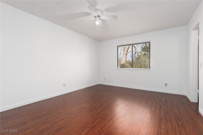 Building Photo - 5576 W Rochelle Ave.