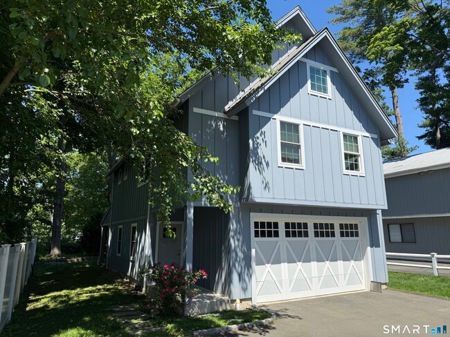 Building Photo - 17 Oenoke Pl