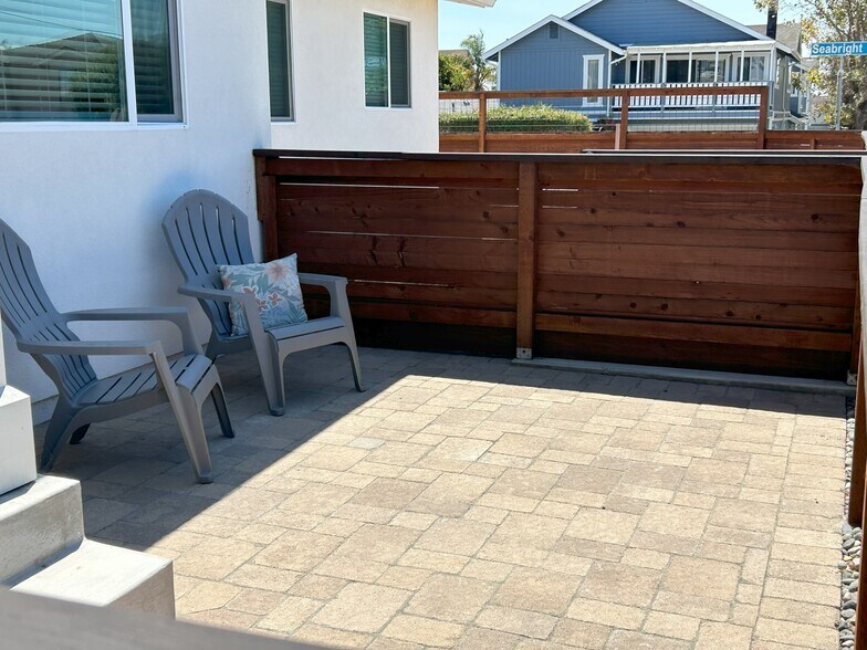 Front sitting area - 473 S 12th St