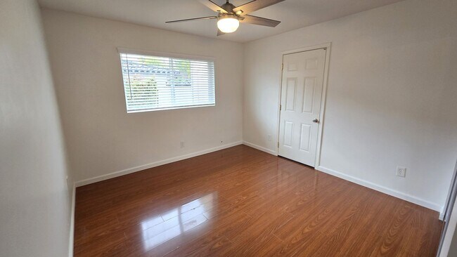 Building Photo - Lovely, 2Bd/2BA Single Story House: Large ...