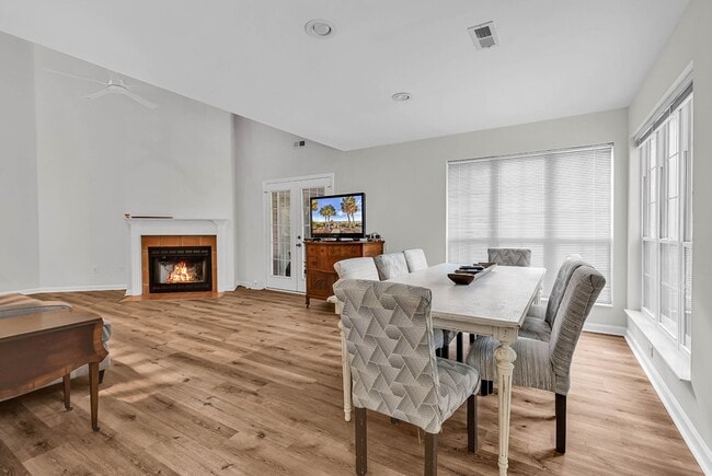 Building Photo - ** $1,000 off your first months rent with a move in by March 1st ** Don't miss out on this gorgeo...