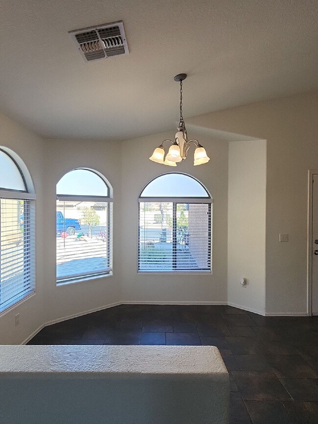 Building Photo - "Charming 3-Bedroom Oasis in Sahuarita - Spacious Living Awaits!"