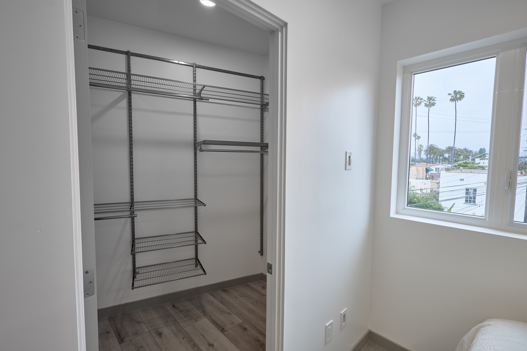 Building Photo - 2929 S La Brea Ave