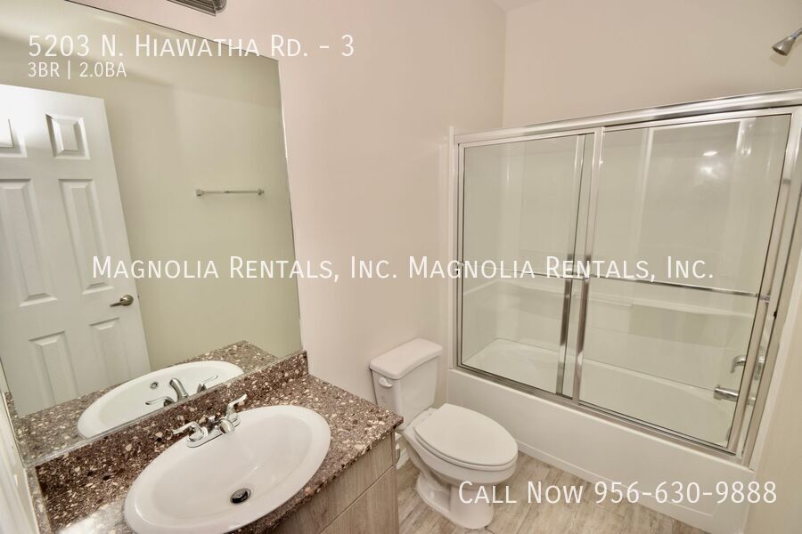 Building Photo - 5203 N Hiawatha Dr