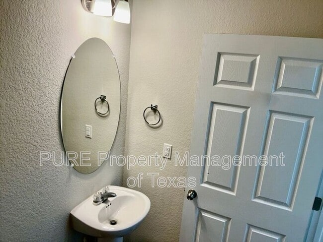 Building Photo - 120 Cloyce Ct