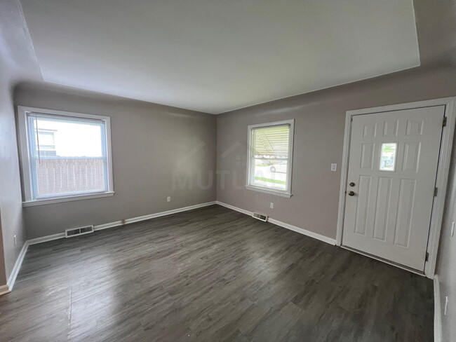 Building Photo - 28273 Schram St