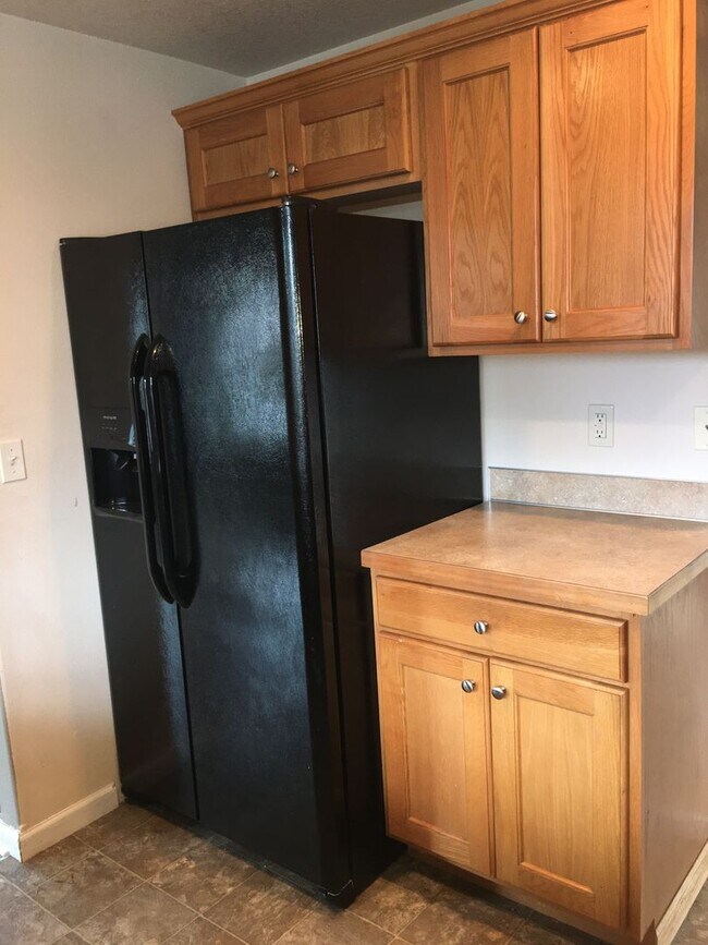 Building Photo - Spacious home in desirable neighborhood in Creswell, OR.