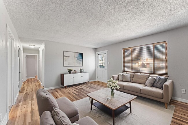 Building Photo - 3 Bed, 1 Bath Home for Rent, Available Now!