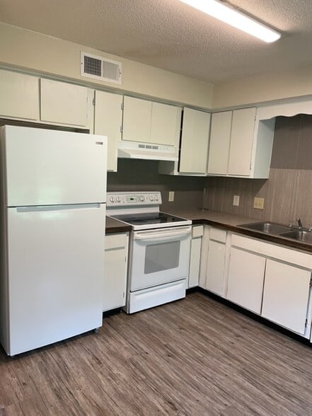 Building Photo - 802 13th Ave S