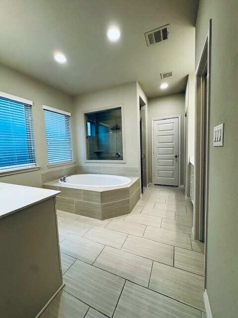 Building Photo - 217 N Carson Cub Ct
