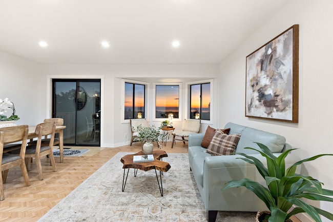 Family living with views - 3600 Klamath St