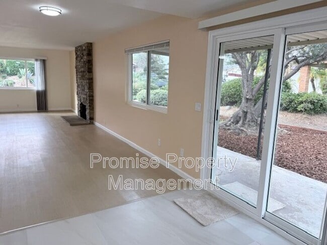 Building Photo - 1320 La Miranda Ave