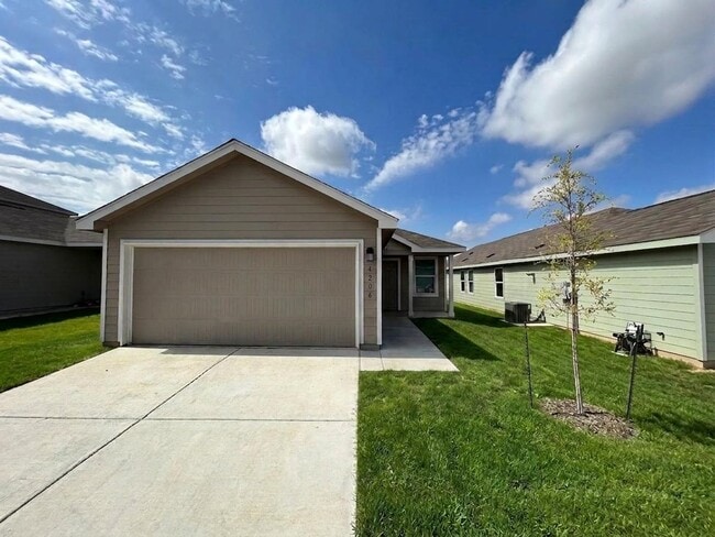 Building Photo - *MOVE IN SPECIAL* 3BD/2BA with Washer/Dryer Included – Fenced Yard, Garage & Community Pool!