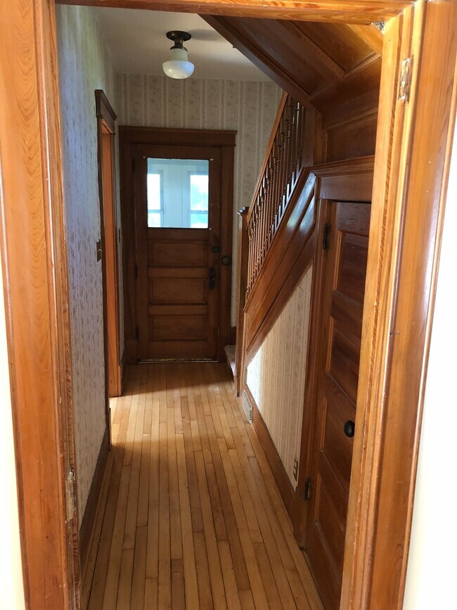 Building Photo - Charming Victorian House located in Lake Mills