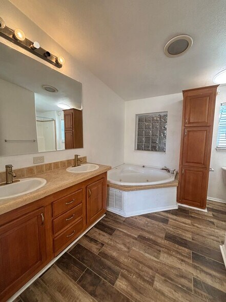 Building Photo - 1225 N Alessandro