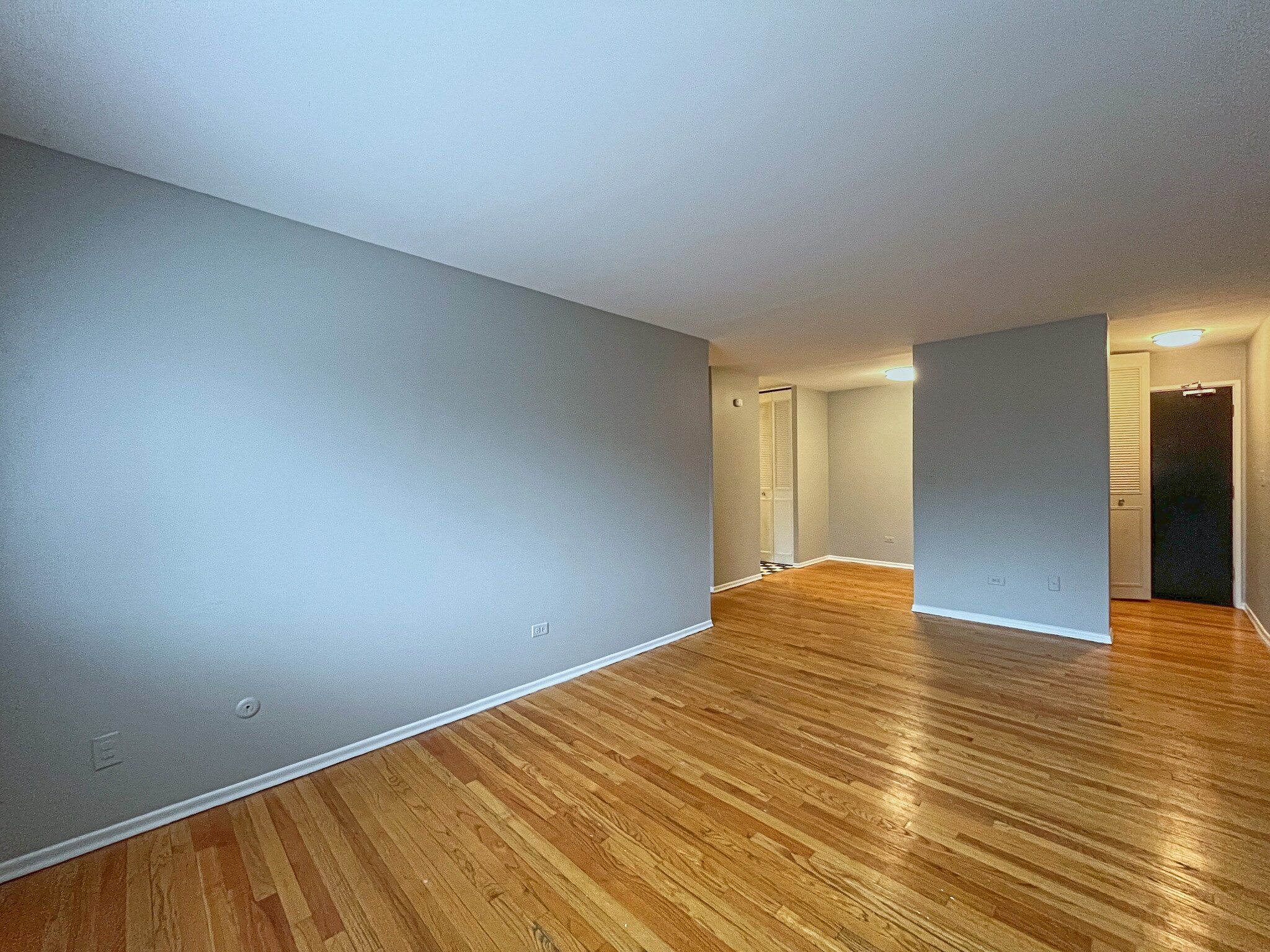 Building Photo - 742 W Buena Ave