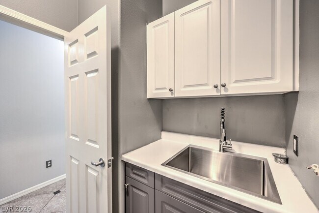 Building Photo - 3212 Wisteria Tree St