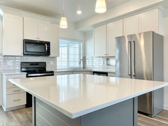 Building Photo - FIRST MONTH FREE!